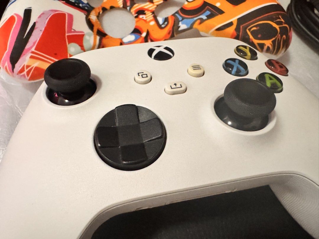 Xbox Series Controller (Category: Controllers) located in Quezon City. Submitted by helloandgoodbuy (Listing ID 1462762806, Image 2). Description: ✅ Tested in excellent working condition. ✅ White color. ✅ Free Silicon Case/Cover ✅ Free Charging Cable ✅ Bonus Original Xbox Battery ✅ Compatible with Xbox One and Xbox Series consoles. ✅ With Bluetooth functionality to connect for PC and mobile gaming. ✅ Meet up at Petron Atherton Fairview or SM Nova