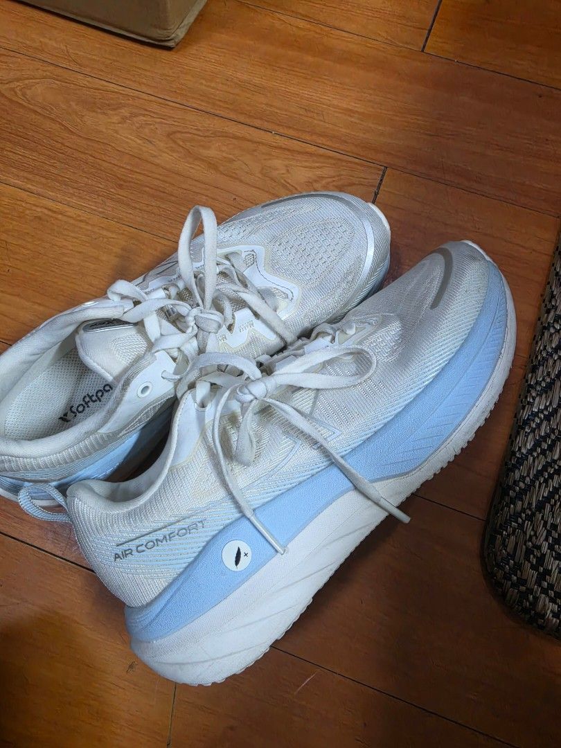 xtep Lite 2.0 Running Shoes White/Blue (Category: Sneakers) located in Muntinlupa City. Submitted by kc_10 (Listing ID 1462698084, Image 2). Description: - Model: Lite 2.0 - Size: 6.5 US Women's - Color: White and Light Blue - Features: Lightweight, Comfortable - Perfect for: Running or Casual Wear.