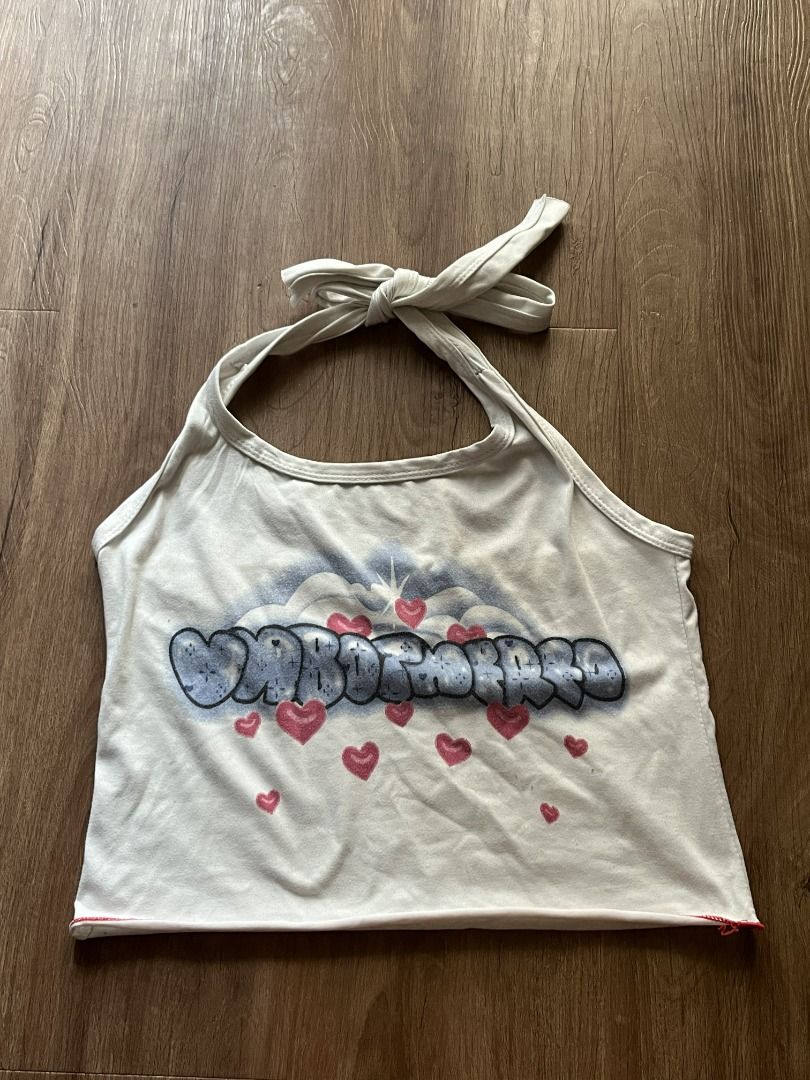 Y2K White Halter-neck Tie-knot Crop Top (Category: Sleeveless) located in Quezon City. Submitted by pinkvanilla.milkshake (Listing ID 1462880683, Image 1). Description: With small stain at the back best fit sa medium pero kasya sa small.