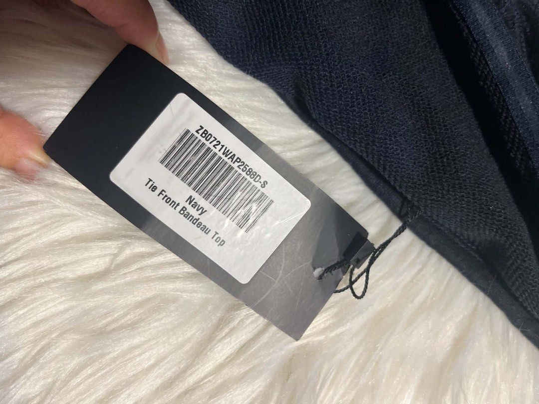 Zalora tie front bandeau top (Category: Others Tops) located in Caloocan City. Submitted by trebdy01 (Listing ID 1462735114, Image 3). Description: .