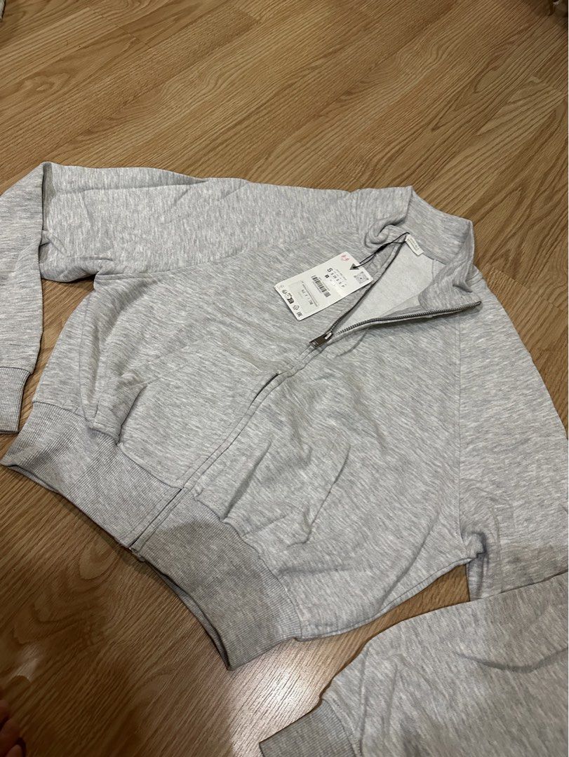ZARA | Gray Zip Jacket - Small (Category: Coats, Jackets and Outerwear) located in Roxas City. Submitted by elliesuite (Listing ID 1462841461, Image 3). Description: Read: LAST PRICE POSTED ‼️ NO WHEN WORN ‼️ NO MEASUREMENTS Brand New with Tags Size: Small Perfect for cold, rainy days. SF c/o Buyer. (JRS Express ONLY ₱180) No grab/lala (not from the Metro) All sales are final. No REFUND. No return / exchange. .