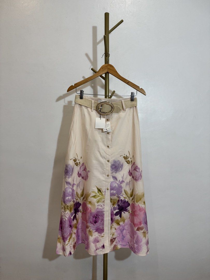Zara Belt Skirt (Category: Skirts) located in Quezon City. Submitted by shopper_xoxo (Listing ID 1462854193, Image 2). Description: Brand new with tag 😊 📦 From Zara Japan 🚚 On hand and ready to ship MOP: GCash and BPI Shipping starts at ₱65 only ✨ .