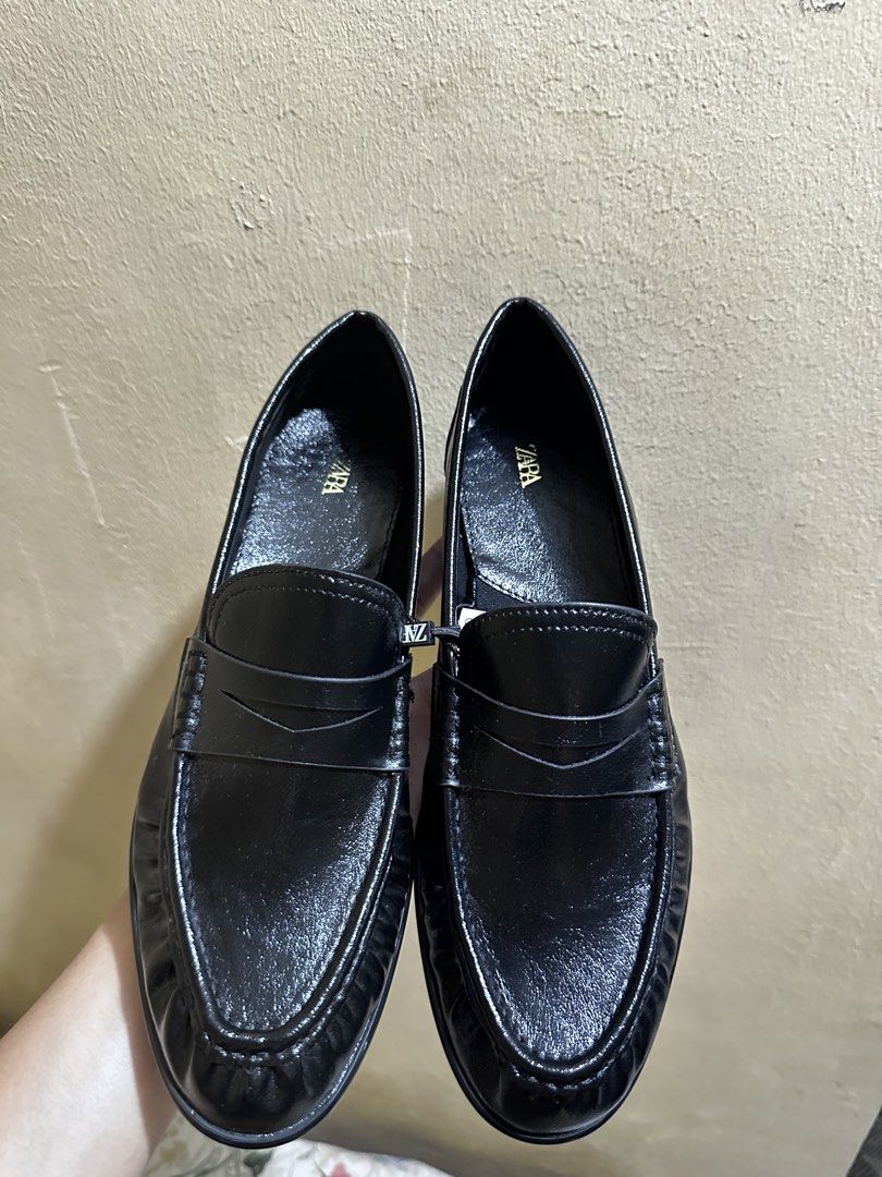 Zara Black Patent Leather Loafers (Category: Loafers) located in Antipolo. Submitted by _sophia08 (Listing ID 1462748855, Image 1). Description: MOP GCASH MOD LALAMOVE/GOGOXPRESS/J&T - Classic black patent leather loafers - Brand: Zara - Style: Slip-on penny loafer - Versatile: Dress up or down, suitable for work or casual outings .