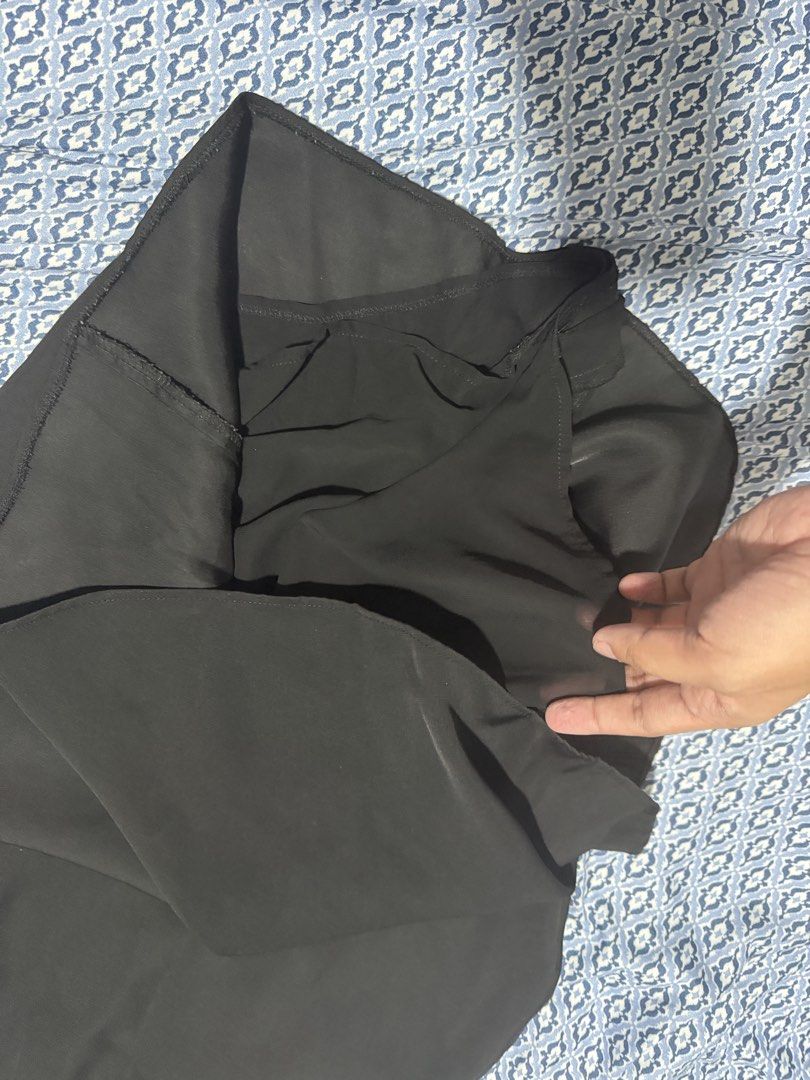 Zara Black Romper/Dress (Category: Rompers) located in Tarlac. Submitted by shopaholic924 (Listing ID 1462804759, Image 2). Description: A dress-looking romper (has shorts inside) Has back zipper No pockets No flaws Price + SF.