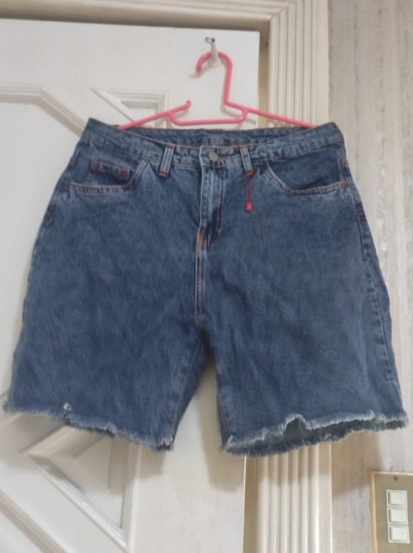 Zara cargo shorts/jorts (Category: Shorts) located in Bocaue. Submitted by jessdcluters (Listing ID 1462798704, Image 2). Description: .