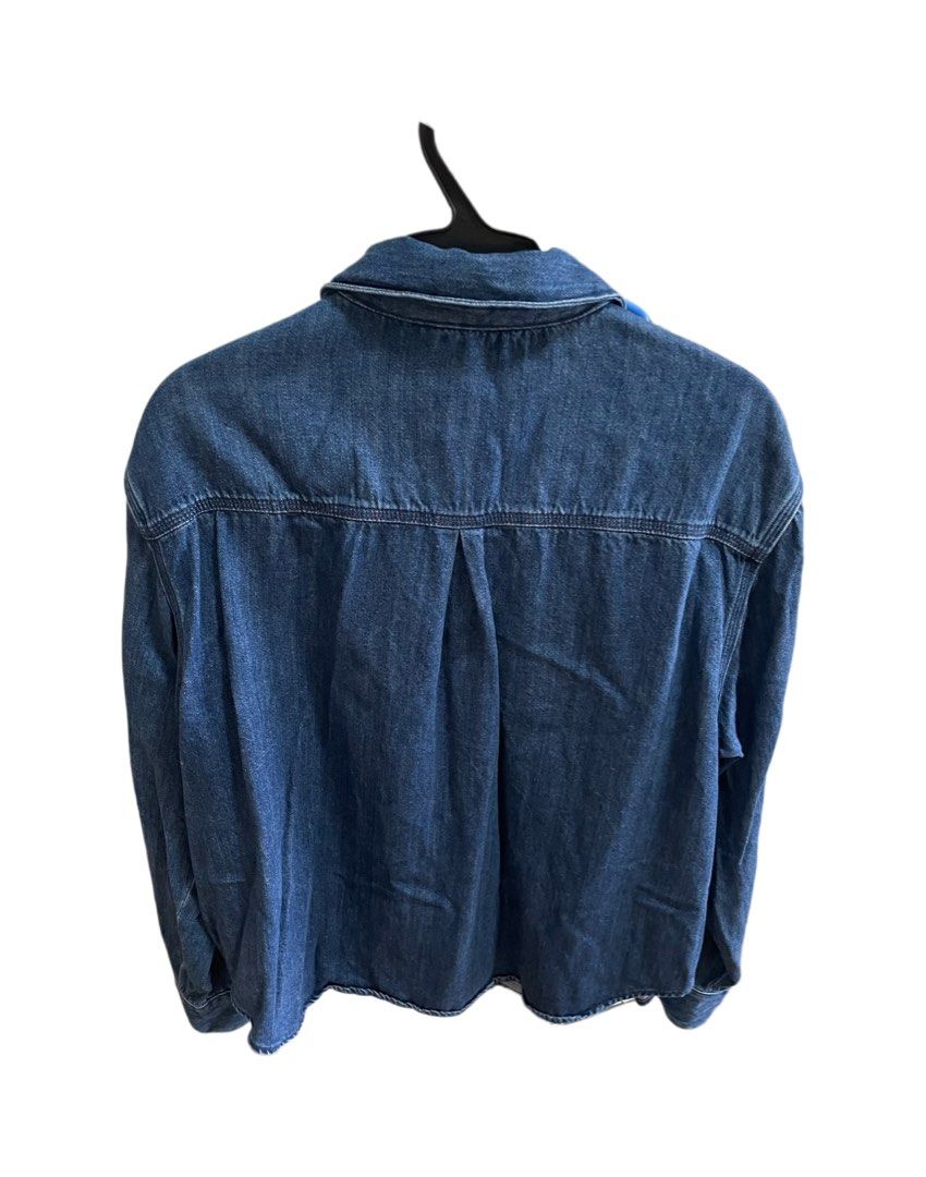 Zara Denim Overshirt Jacket XL Blue (Category: Coats, Jackets and Outerwear) located in Taguig. Submitted by declutteringmom314 (Listing ID 1462742497, Image 2). Description: - Cool Zara denim overshirt - Classic blue wash - Two chest pockets with button closure - Button-up front - Versatile: wear open or closed - used only once.