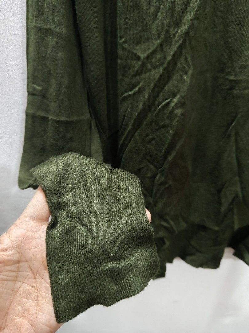 Zara green (Category: Longsleeves) located in Cavite. Submitted by alliahscloset2.2 (Listing ID 1462754269, Image 3). Description: .