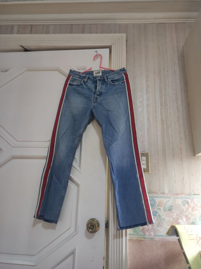 Zara red lined jeans/pants (Category: Jeans) located in Bocaue. Submitted by jessdcluters (Listing ID 1462806510, Image 2). Description: .