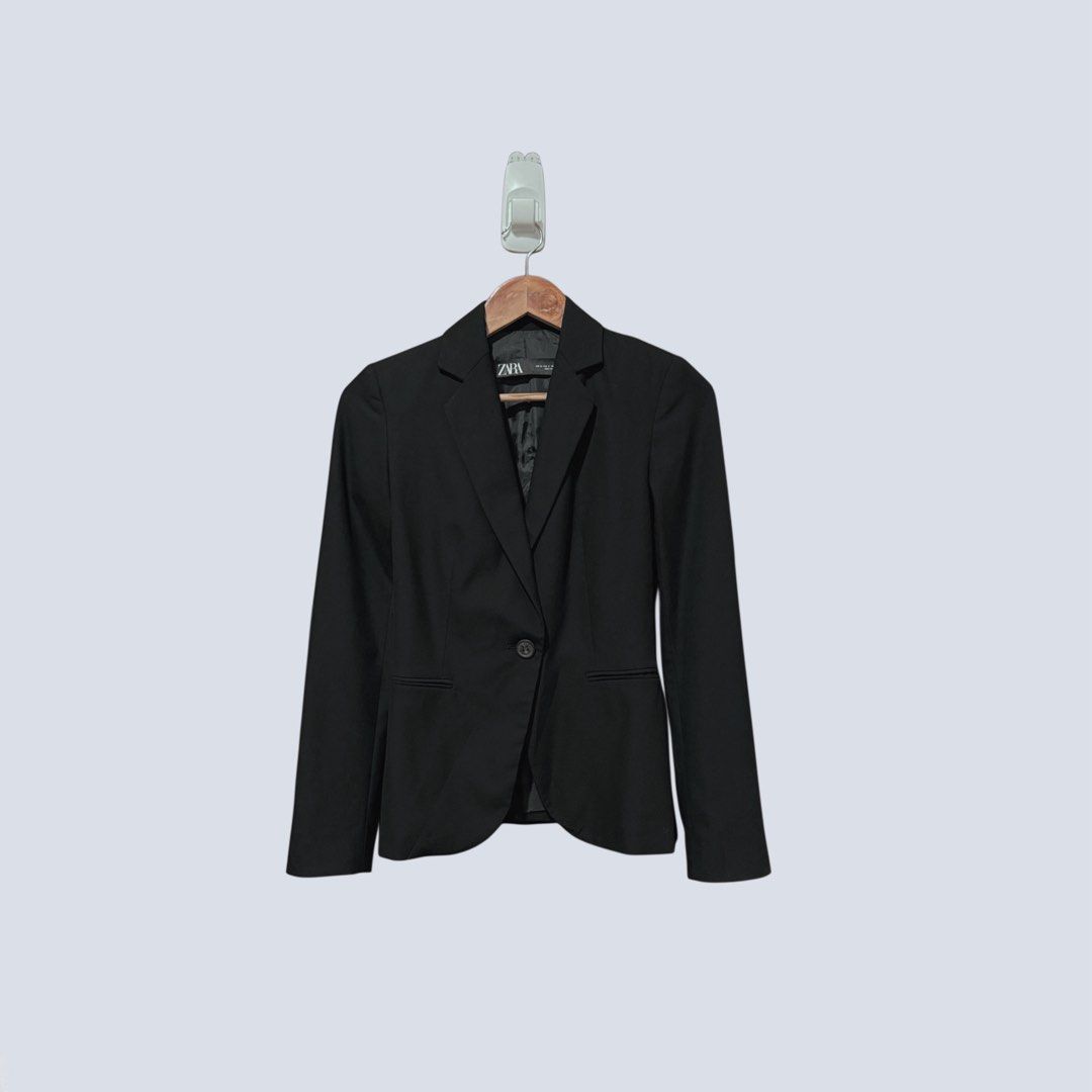 Zara Slim Fit Blazer Coat Black (Category: Coats, Jackets and Outerwear) located in Digos. Submitted by appareall (Listing ID 1462700852, Image 1). Description: C4-665 Approximate measurement (taken flat in inches) Size on tag: eur 32, Mex 22 Width (pit to pit): 15 Length: 24 Shoulder: 14 Sleeve length: 24 .