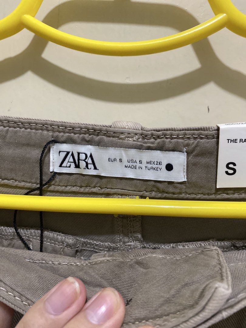 ZARA The Raw Hem Short Size S (Category: Shorts) located in Pasig City. Submitted by alaineeeee (Listing ID 1462771957, Image 2). Description: - Brand: Zara - Style: Shorts - Color: Light brown/taupe - Size: S - Features: Raw hem detail - Origin: Made in Turkey - Occasion: Perfect for casual wear.
