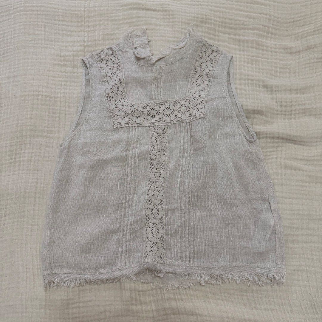 Zara Top (Category: Blouses) located in Quezon City. Submitted by wanderingpenguin (Listing ID 1462793104, Image 1). Description: No when worn unless posted No measurements unless posted Apologies for the wrinkles & uneven lighting :).