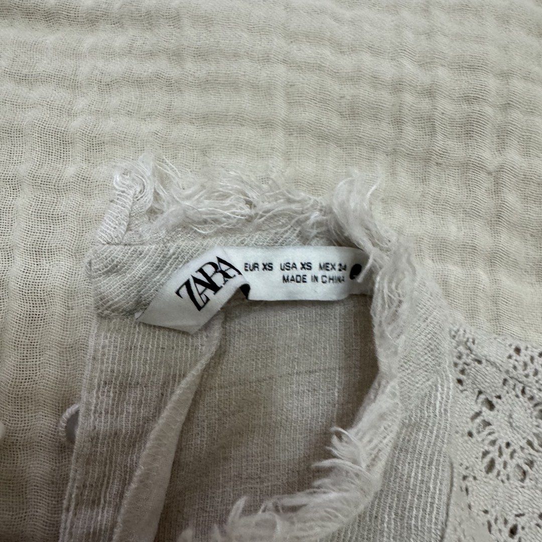 Zara Top (Category: Blouses) located in Quezon City. Submitted by wanderingpenguin (Listing ID 1462793104, Image 2). Description: No when worn unless posted No measurements unless posted Apologies for the wrinkles & uneven lighting :).