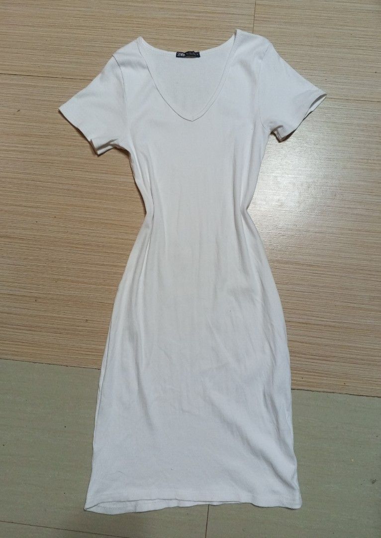 Zara White Ribbed Fitted Dress (Category: Dresses) located in Santa Cruz. Submitted by jldeclutter (Listing ID 1462846203, Image 1). Description: - Basic wardrobe essential - Comfortable and versatile L on tag but fits me perfectly (im size small) Length: 39 inches Waist: 25 inches MOP: GCash MOD: J&T Loc: Laguna.