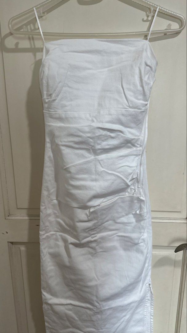 Zara White Strapless Maxi Dress (Category: Dresses) located in Mandaluyong City. Submitted by yv.stuff (Listing ID 1462767103, Image 3). Description: - White strapless maxi dress from Zara - Features ruched detailing on the side - Includes a stylish slit - Ideal for special events or a night out - Made in Turkey - Size 26.