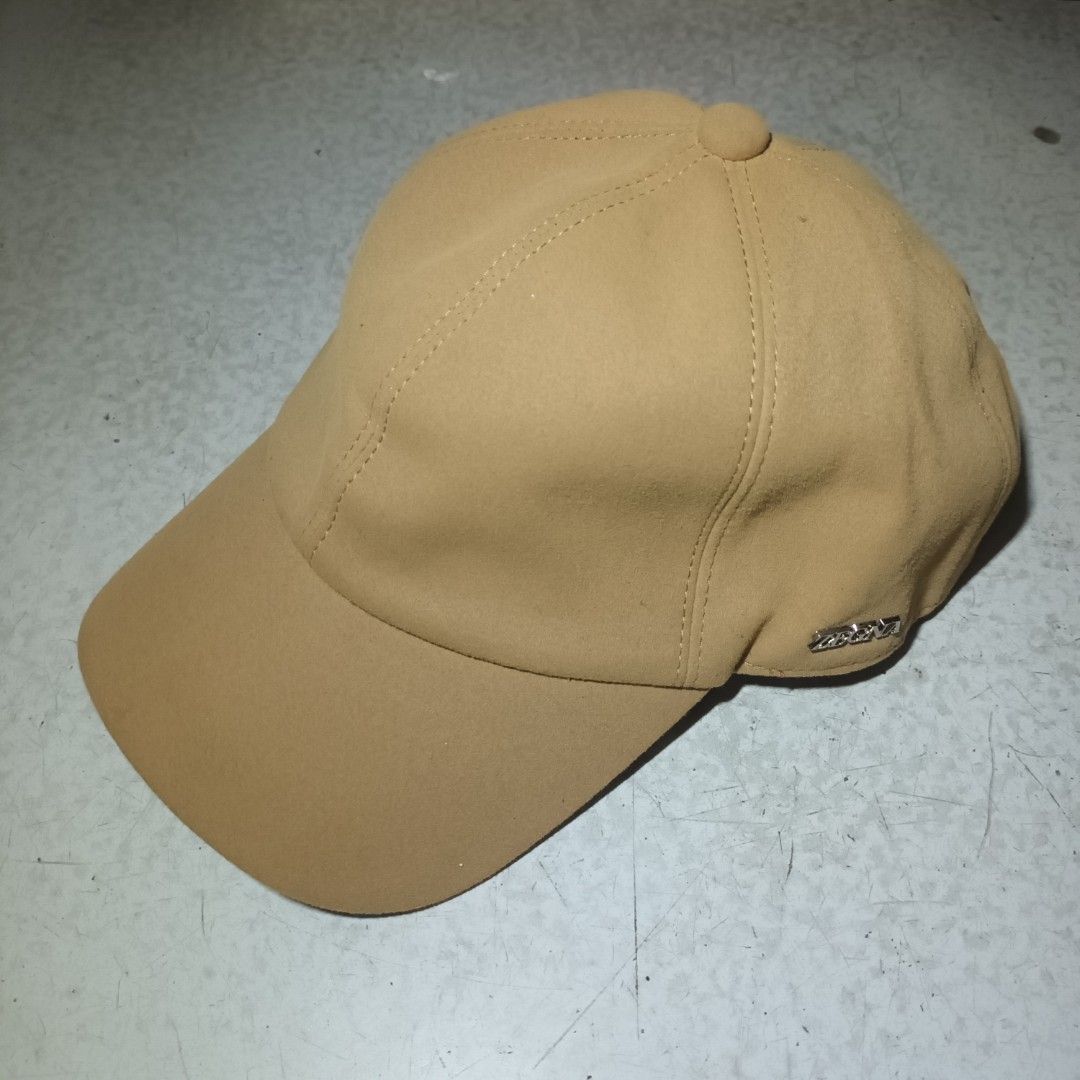 Zegna Zephyr Suede Cap Brown (Category: Caps & Hats) located in Manila. Submitted by itsnik444 (Listing ID 1462798508, Image 2). Description: Mode of Payments: •GCASH Courier: • LALAMOVE ( Same day Delivery) • J&T EXPRESS • LBC ❗️ Product color may slightly vary due to photographic ❗️ DISCLAIMER: We are not associated or affiliated with any brand posted.