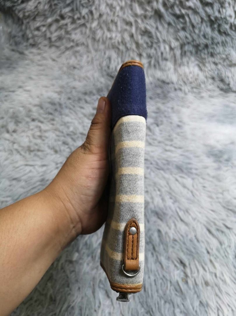 Zipper Closure Long Wallet With Card & Coin Compartment (Category: Wallets & Card holders) located in Santa Cruz. Submitted by jmy_surplus.2 (Listing ID 1462685592, Image 3). Description: Size ; L - 4.5 W - 8 Color ; Grey , Blue Type ; Wallet Brand ; No brand Material ; Synthetic Style ; Light grey With Blue Long Wallet LR 129 JMY 5 Batch #222.