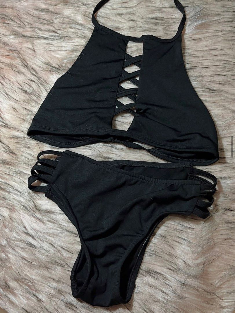 2 piece bikini swimwear set (Category: Bikinis & Swimsuits) located in Caloocan City. Submitted by ley.fits (Listing ID 1459150645, Image 1). Description: xs.