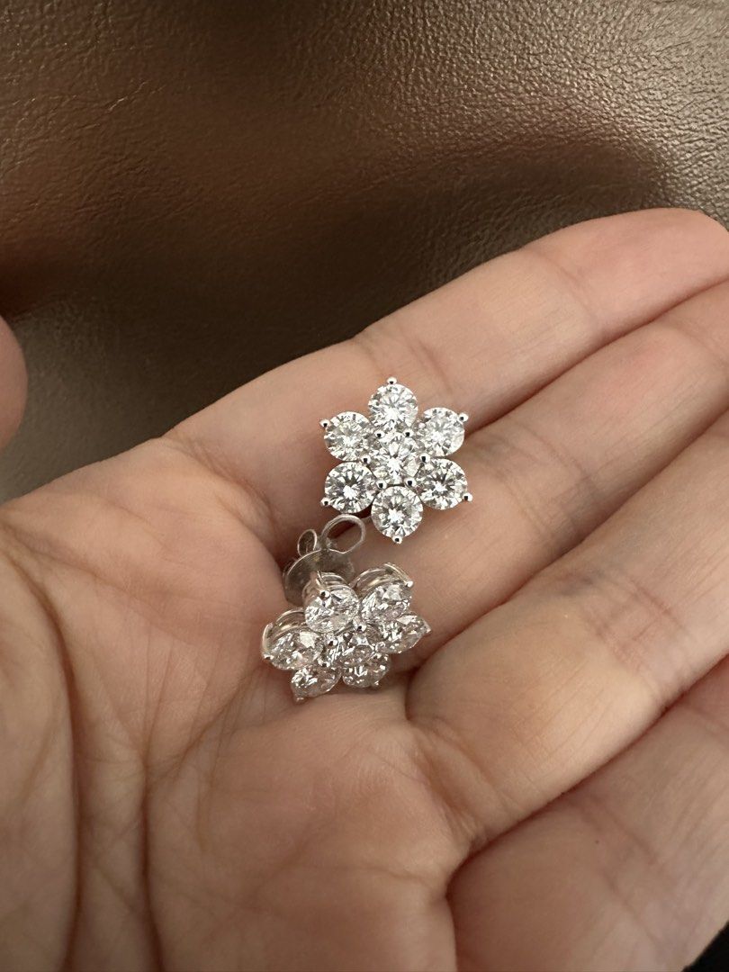 5cts Rositas diamond Stud Earrings (Category: Earrings) located in San Juan City. Submitted by fabbagger62976 (Listing ID 1459253933, Image 3). Description: 5cts natural diamond 18k HK setting .