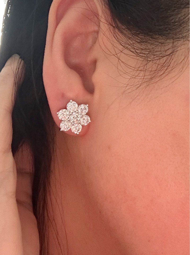 5cts Rositas diamond Stud Earrings (Category: Earrings) located in San Juan City. Submitted by fabbagger62976 (Listing ID 1459253933, Image 2). Description: 5cts natural diamond 18k HK setting .