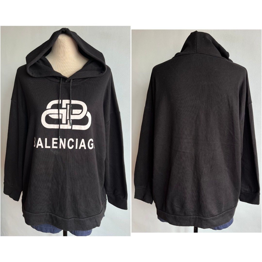8 PCs Hoodie Jacket bundle sale take all (Category: Coats, Jackets and Outerwear) located in Quezon City. Submitted by rosepam (Listing ID 1459124681, Image 2). Description: 8 PCs ASSORTED HOODIE JACKET *FIX PRICE *NO BRAND *Assorted (for men/women) *Wash before wearing (items are stored in the closet, may have stain/s due to storage) *Pls manage your expectations (preloved, there might be some flaw/s that I missed).