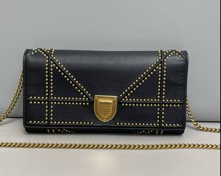 (Category: ) located in . Submitted by millenlavish_outlet (Listing ID 1459165333, Image 1). Description: .
