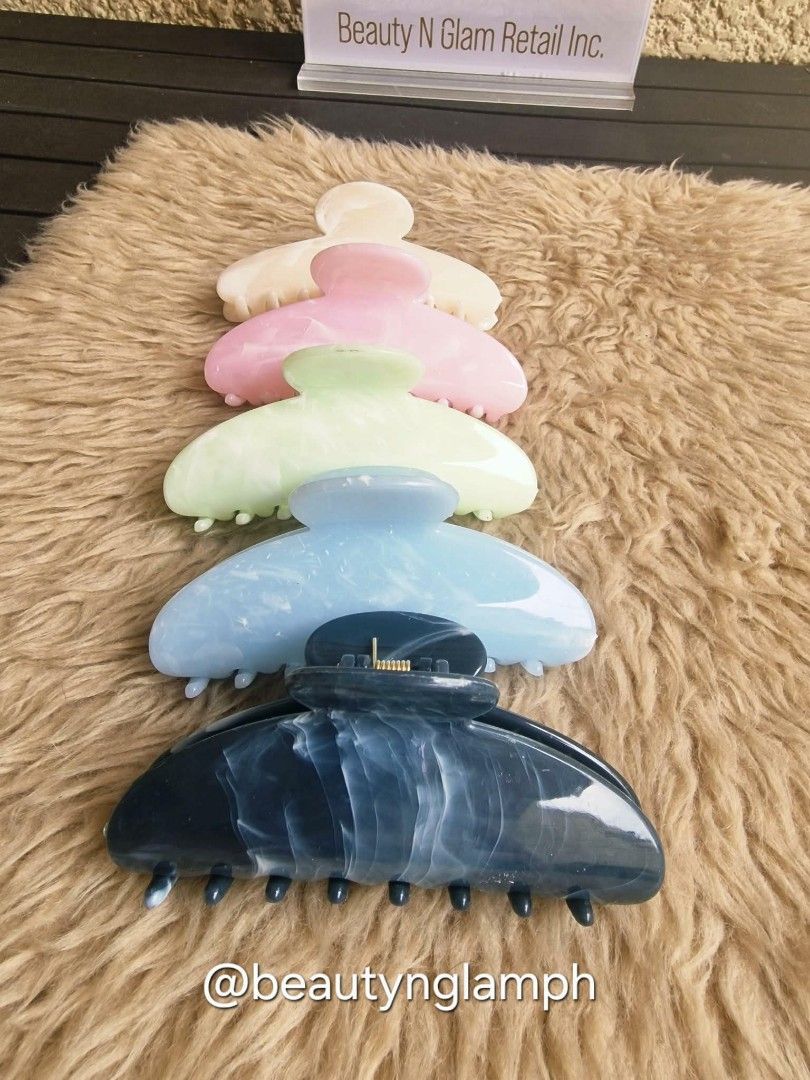 Acetate Marble Hair Clamp (Category: Hair) located in Quezon City. Submitted by floreskari78555 (Listing ID 1459211588, Image 2). Description: Acetate Marble Hair Clamp ✨ ​Trendy and high-quality hair claw! Legit supplier with over 5,000 pcs sold. 💯 ​Available Colors: ​Pink ​White ​Light Green ​Light Blue ​Black (Pre-order) ​✅ Available for Retail and Wholesale orders. ​Send a message to order or for wholesale inquiries! 📩.