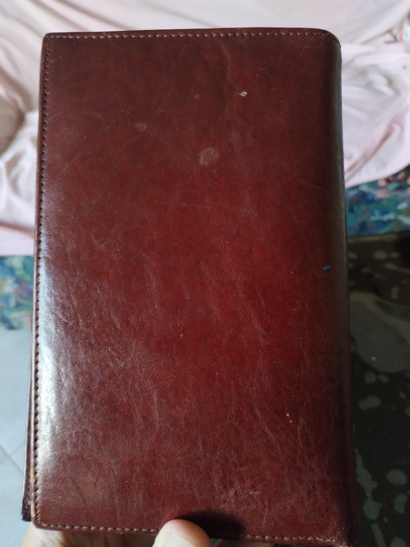 Adamas Collection Leather Wallet (Category: Luxury Bags & Wallets) located in Caloocan City. Submitted by keenocean_367cde (Listing ID 1459167092, Image 3). Description: - Genuine Aigner brown leather wallet - Ample card slots for organization - Includes a secure zippered compartment.
