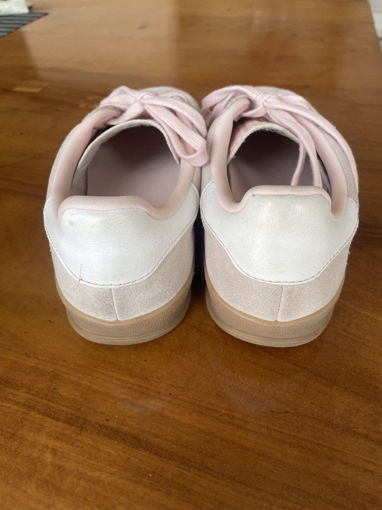 Adidas Gazelle size 5 wmn (Category: Sneakers) located in Makati City. Submitted by gr8bargain (Listing ID 1459095071, Image 3). Description: .