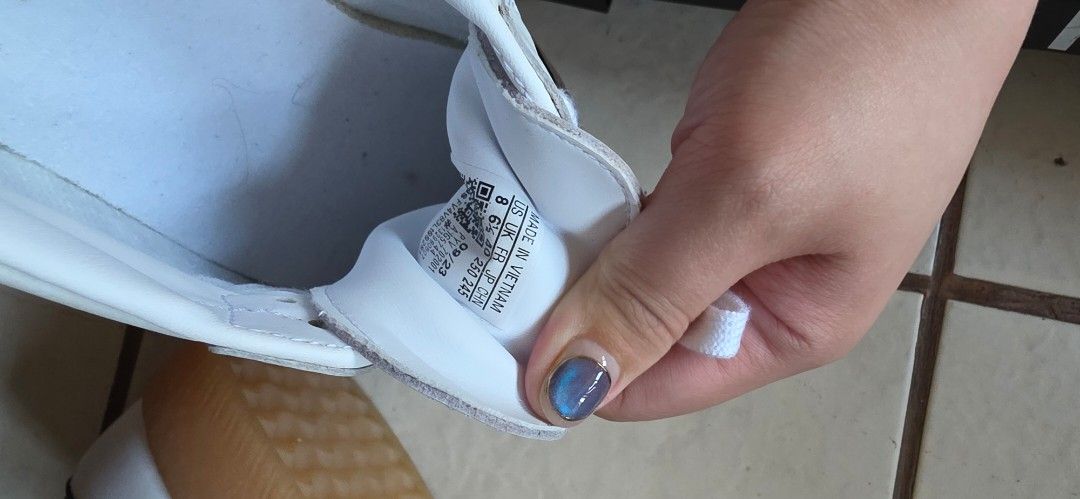 Adidas Sambae US8 (Category: Sneakers) located in Manila. Submitted by lelie2140 (Listing ID 1459172781, Image 3). Description: rfs: decluttering no box, 100% original bought from foot locker used a few times but I don't like how it looks on me + shipping fee.