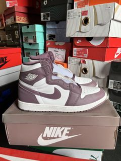 (Category: ) located in . Submitted by rr.sneakerstash (Listing ID 1459181588, Image 1). Description: .