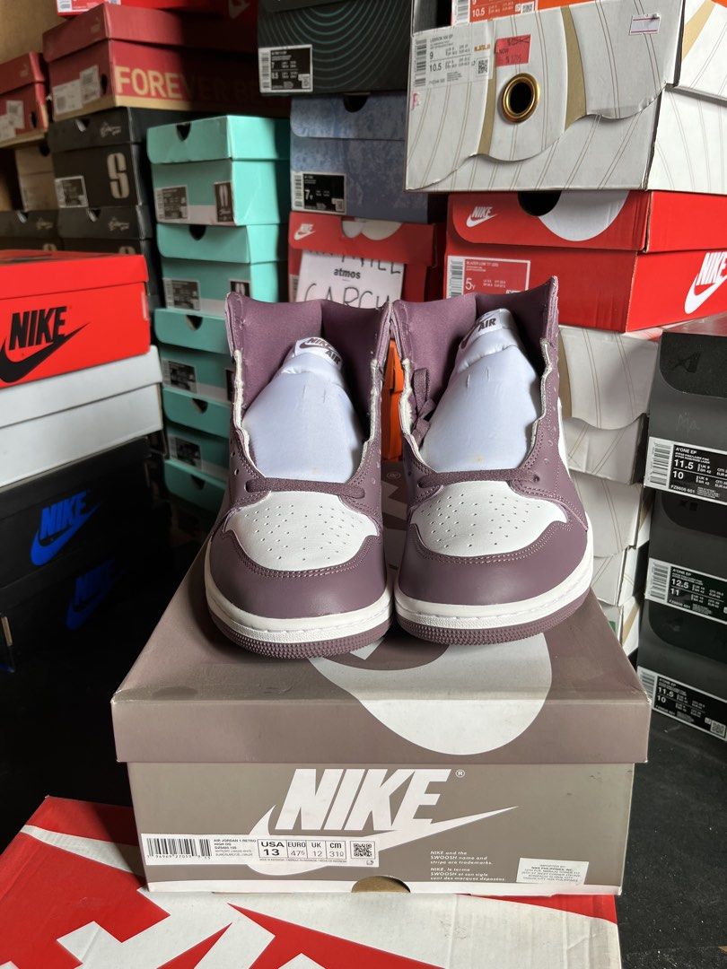 Air Jordan 1 High OG "Washed Pink" (Category: Sneakers) located in Valenzuela. Submitted by rr.sneakerstash (Listing ID 1459181588, Image 2). Description: - Authentic Air Jordan 1 High OG - Colorway: Washed Pink - Size: US Men's 13 - Condition: Brand New - Includes Original Box - Ideal for sneaker enthusiasts and collectors.