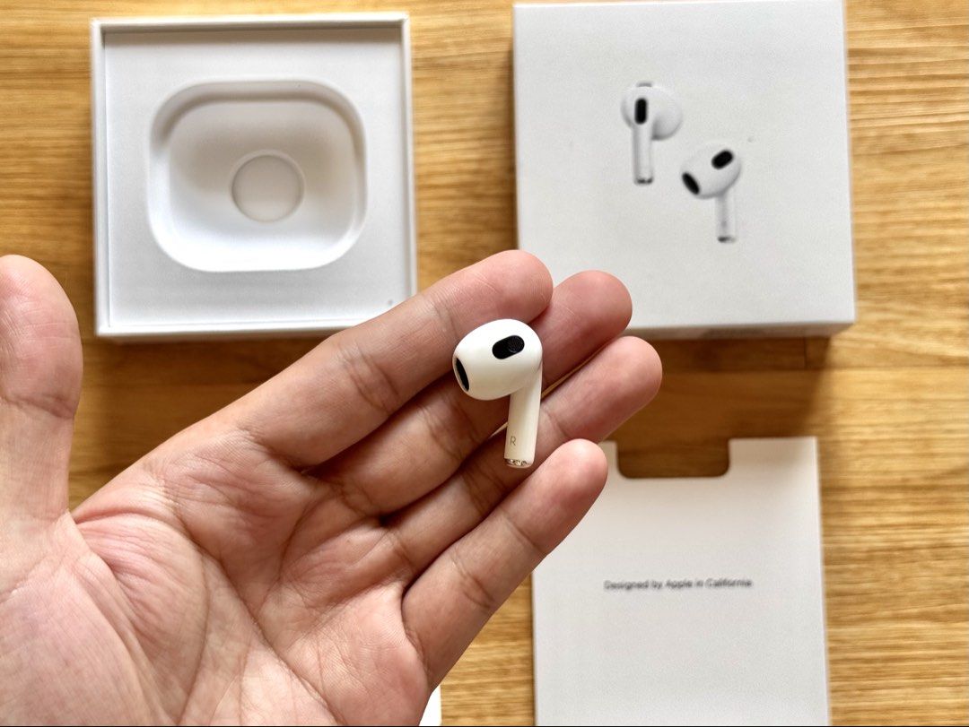 Airpods GEN 3 RIGHT POD ONLY (Category: Earphones) located in Manila. Submitted by prelovedbyporttt (Listing ID 1459204792, Image 1). Description: Airpods GEN 3 RIGHT POD ONLY 🔗PERSONAL WARRANTY: 1 MONTH (Valid as long as the item hasn’t been dropped or exposed to water) • 100% No hidden defects • 100% Battery health is in great condition • 100% Fully functional • 100% Original item (feel free to check my transaction post on my page for proof of