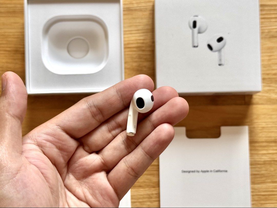 Airpods GEN 3 RIGHT POD ONLY (Category: Earphones) located in Manila. Submitted by prelovedbyporttt (Listing ID 1459204792, Image 3). Description: Airpods GEN 3 RIGHT POD ONLY 🔗PERSONAL WARRANTY: 1 MONTH (Valid as long as the item hasn’t been dropped or exposed to water) • 100% No hidden defects • 100% Battery health is in great condition • 100% Fully functional • 100% Original item (feel free to check my transaction post on my page for proof of