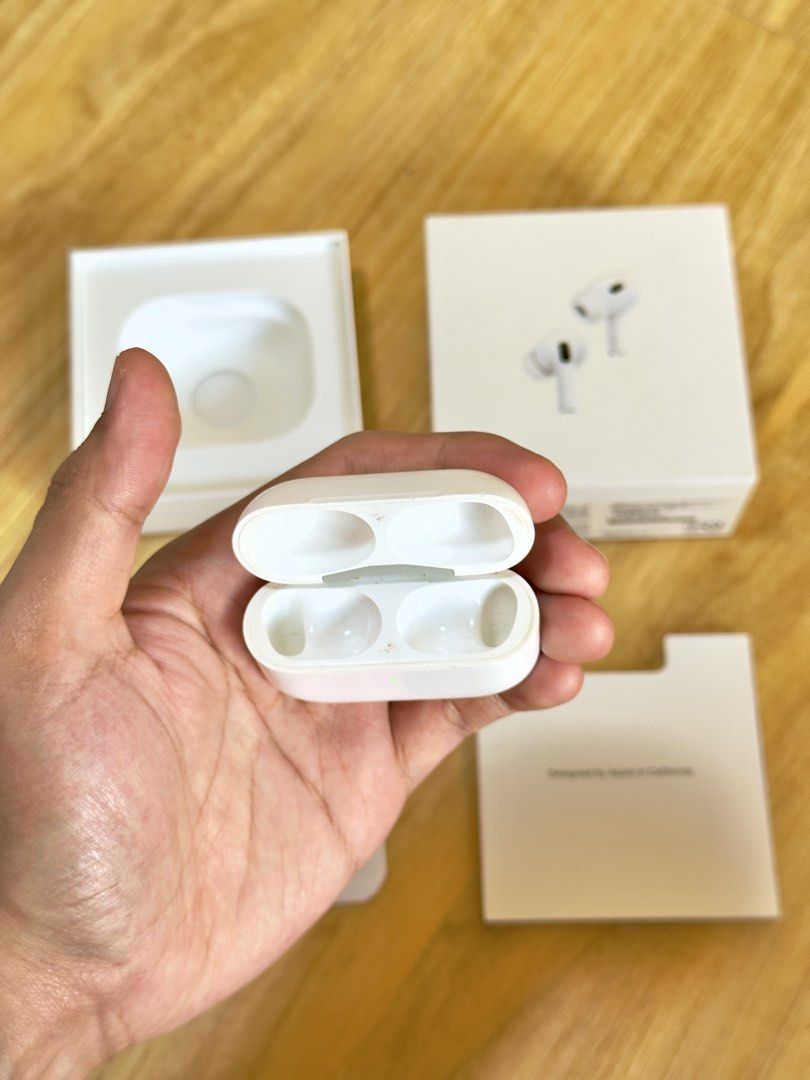 Airpods PRO 2 CHARGING CASE LIGHTNING ONLY (Category: Headphones & Headsets) located in Manila. Submitted by prelovedbyporttt (Listing ID 1459205812, Image 2). Description: Airpods PRO 2 CHARGING CASE LIGHTNING ONLY 🔗PERSONAL WARRANTY: 1 MONTH (Valid as long as the item hasn’t been dropped or exposed to water) • 100% No hidden defects • 100% Battery health is in great condition • 100% Fully functional • 100% Original item (feel free to check my 