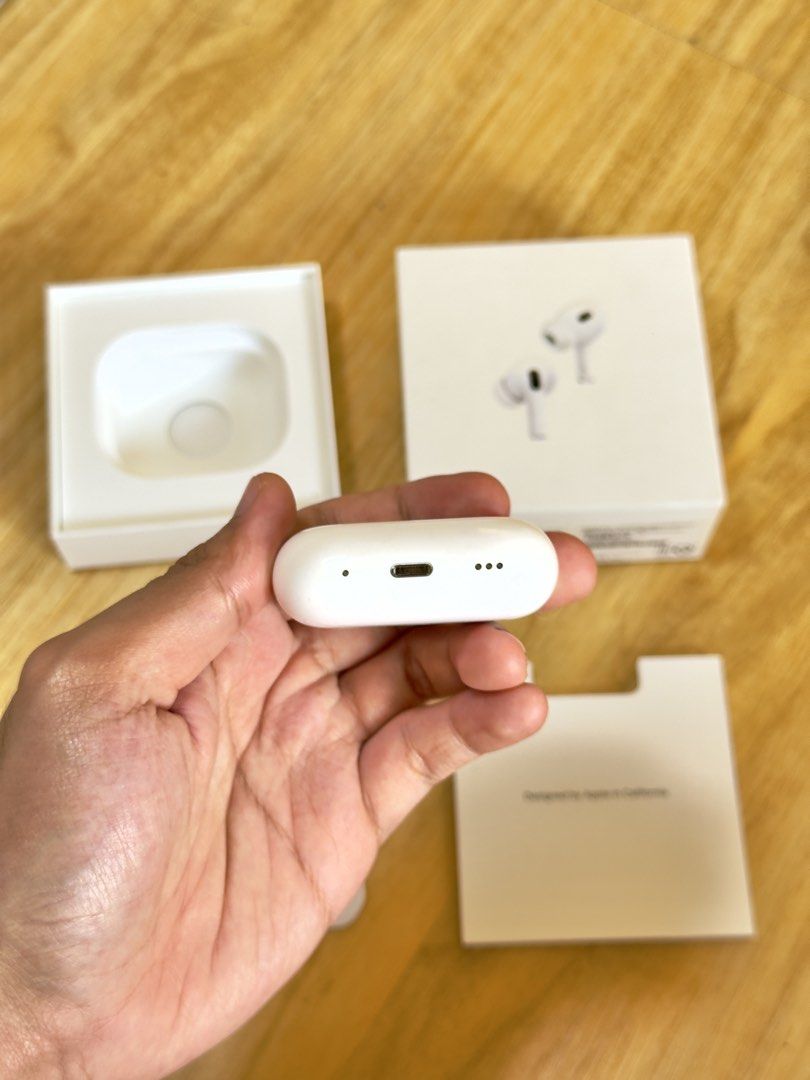 Airpods PRO 2 CHARGING CASE LIGHTNING ONLY (Category: Headphones & Headsets) located in Manila. Submitted by prelovedbyporttt (Listing ID 1459205812, Image 3). Description: Airpods PRO 2 CHARGING CASE LIGHTNING ONLY 🔗PERSONAL WARRANTY: 1 MONTH (Valid as long as the item hasn’t been dropped or exposed to water) • 100% No hidden defects • 100% Battery health is in great condition • 100% Fully functional • 100% Original item (feel free to check my 