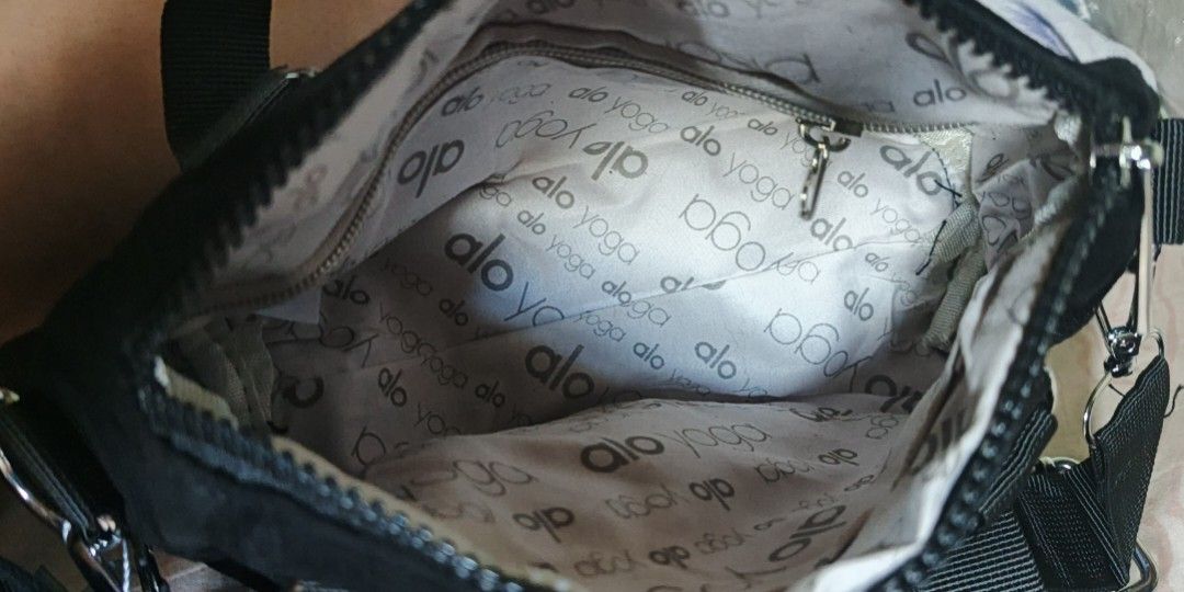 Alo slingbag (Category: Cross-body Bags) located in Las Pinas. Submitted by anne1411 (Listing ID 1459158358, Image 3). Description: small size, ska kasya cellphone,meduim wallet. 3 compartment. suede material..