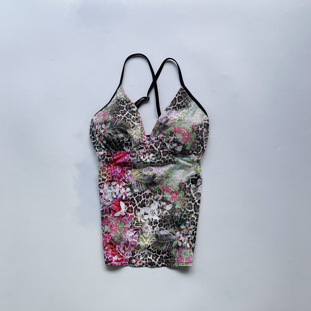Animal print tank top (Category: Bikinis & Swimsuits) located in Manila. Submitted by uky.wardrobe (Listing ID 1459101085, Image 2). Description: S-m.