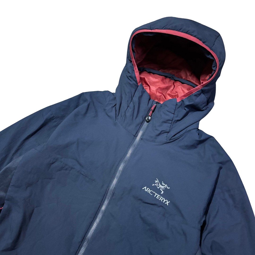 Arc’teryx Atom LT Hoody Jacket (Category: Coats, Jackets and Outerwear) located in Muntinlupa City. Submitted by rtyfck (Listing ID 1459170980, Image 2). Description: Arc’teryx Atom LT Hoody Jacket Details : •Width/Chest : 25 •Full Length : 27(front)-30(back) •Shoulder : 22 •Sleeve Length : 25 •Hem : 24 •Size : XL •Issue : none •Condition : Used •₱7,880.