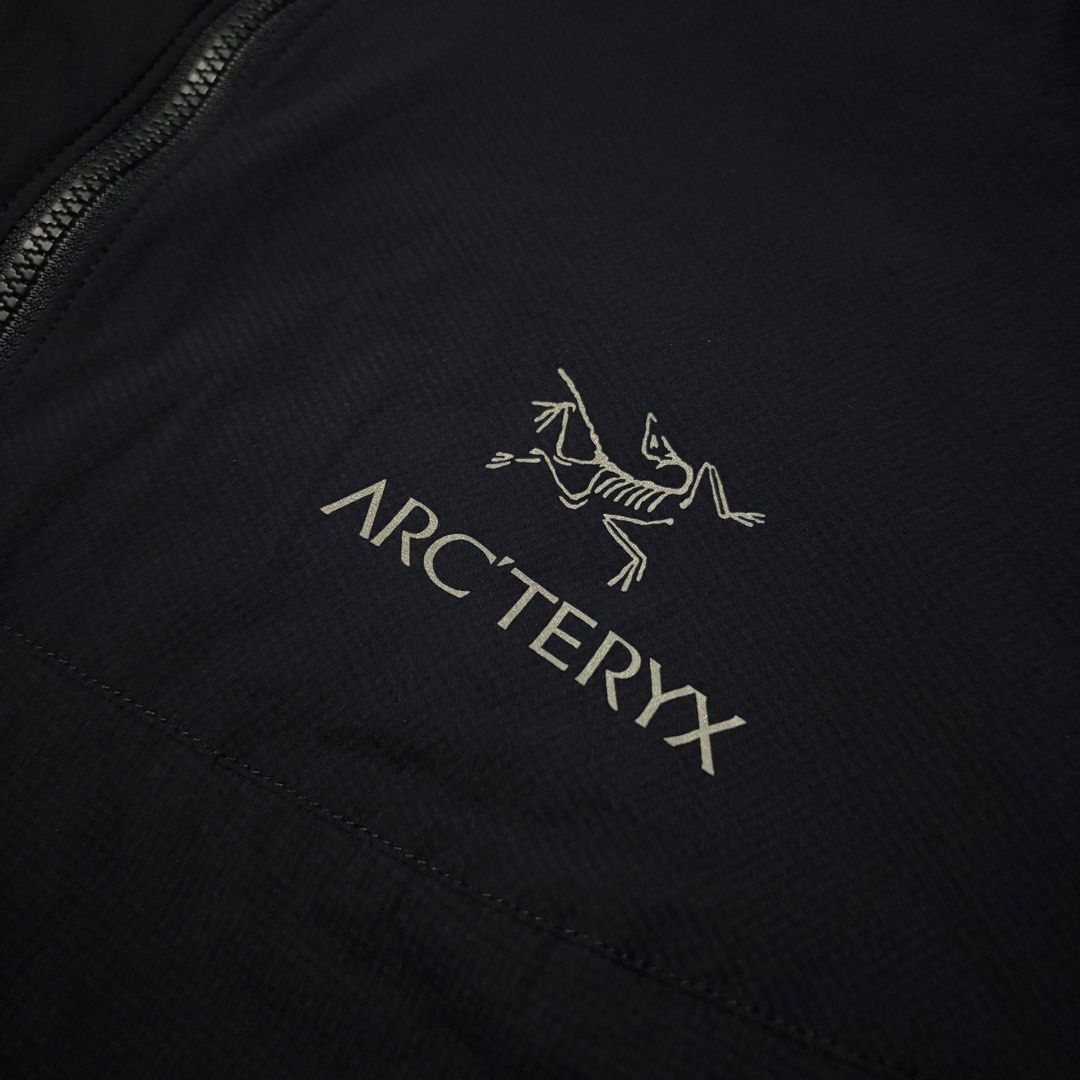 Arc’teryx Atom LT Hoody Jacket (Category: Coats, Jackets and Outerwear) located in Muntinlupa City. Submitted by rtyfck (Listing ID 1459170980, Image 3). Description: Arc’teryx Atom LT Hoody Jacket Details : •Width/Chest : 25 •Full Length : 27(front)-30(back) •Shoulder : 22 •Sleeve Length : 25 •Hem : 24 •Size : XL •Issue : none •Condition : Used •₱7,880.