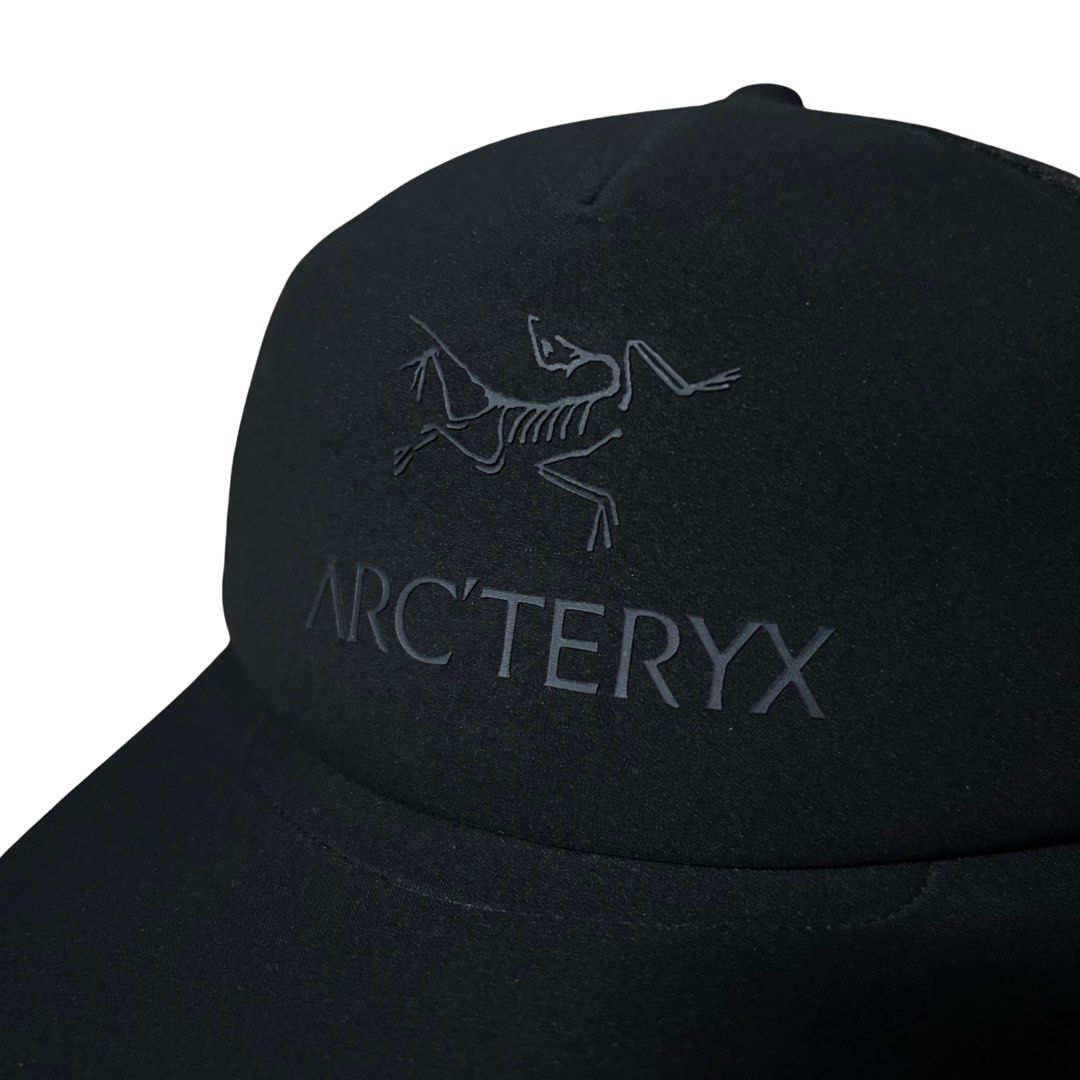 Arc’teryx Logo Trucker Flat Hat Cap (Category: Caps & Hats) located in Muntinlupa City. Submitted by rtyfck (Listing ID 1459159473, Image 2). Description: Arc’teryx Logo Trucker Flat Hat Details : •Size : OSFA •Issue : minimal sign of use (check on last 3 pictures) dm for video 📩 •Condition : Used •₱2,480.
