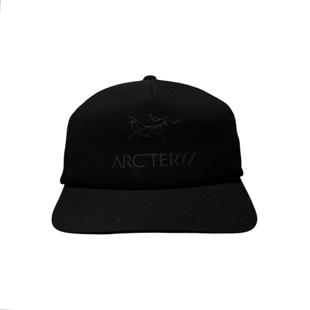 Arc’teryx Logo Trucker Flat Hat Cap (Category: Caps & Hats) located in Muntinlupa City. Submitted by rtyfck (Listing ID 1459159473, Image 1). Description: Arc’teryx Logo Trucker Flat Hat Details : •Size : OSFA •Issue : minimal sign of use (check on last 3 pictures) dm for video 📩 •Condition : Used •₱2,480.
