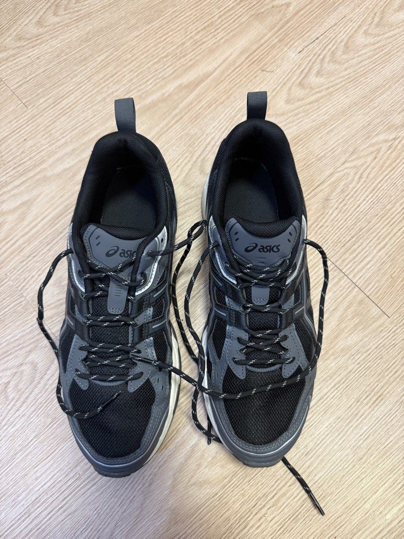 ASICS Black/Gray GEL-Venture 6 (Category: Casual Shoes) located in Manila. Submitted by mrdokukay (Listing ID 1459159629, Image 1). Description: Condition 9/10.