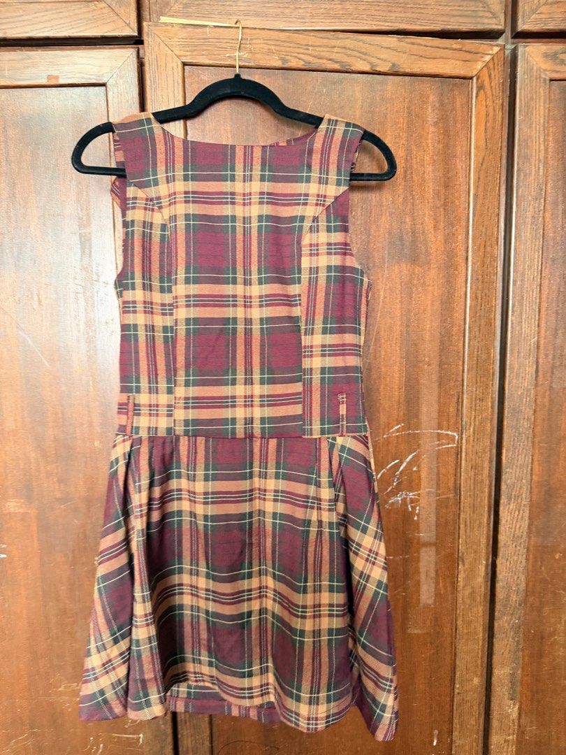 Assorted clothes (Category: Blouses) located in Singapore. Submitted by her_aaa (Listing ID 1459138284, Image 4). Description: Assorted clothes from H&M & SHEIN. Sizes S or XS. $5 for tops $8 for dresses. Never worn due to size. Orange silk blouse sold. .