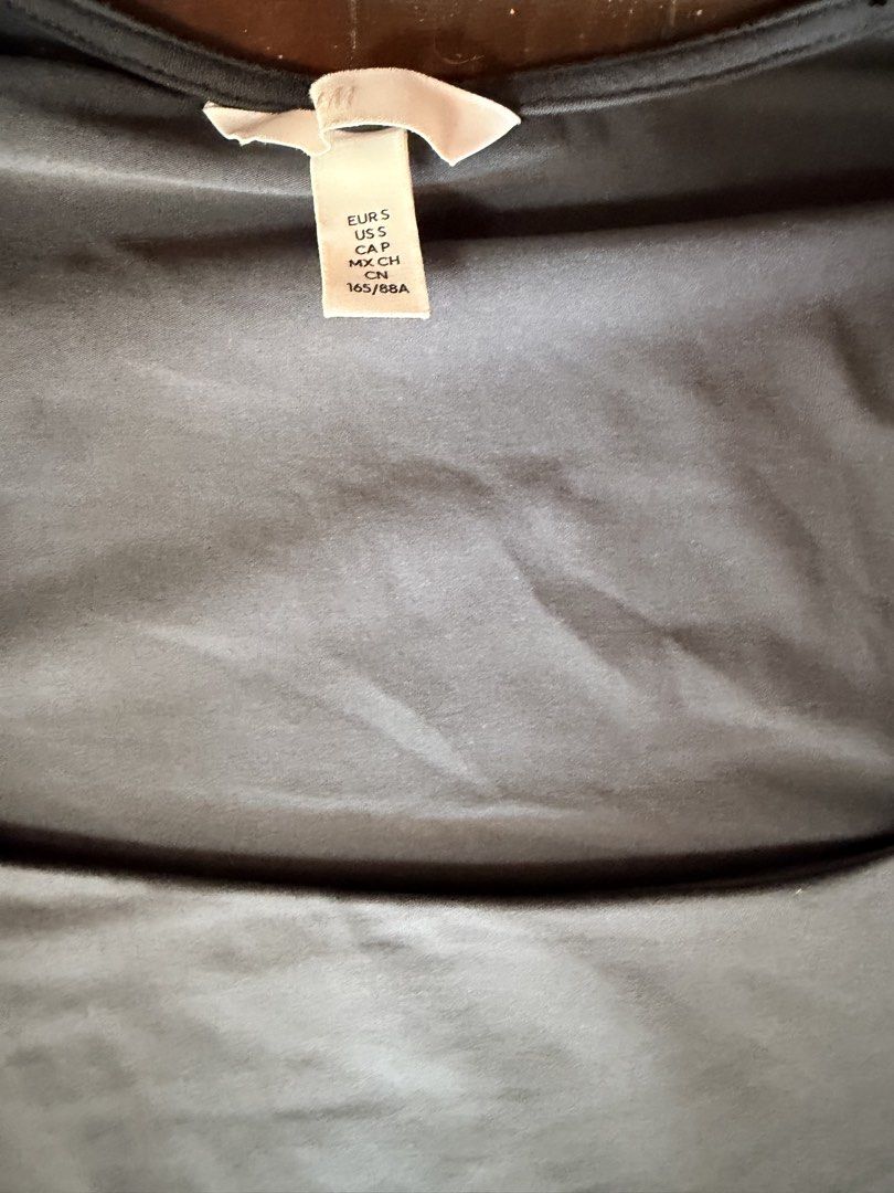Assorted clothes (Category: Blouses) located in Singapore. Submitted by her_aaa (Listing ID 1459138284, Image 10). Description: Assorted clothes from H&M & SHEIN. Sizes S or XS. $5 for tops $8 for dresses. Never worn due to size. Orange silk blouse sold. .