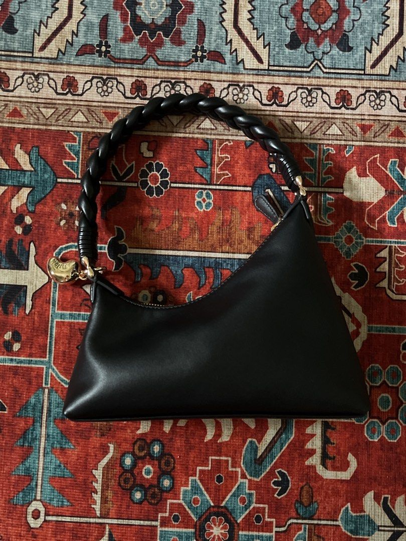 AUPEN Black Leather Braided Handle Shoulder Bag (Category: Shoulder Bags) located in Tarlac. Submitted by 444_conservative (Listing ID 1459137025, Image 3). Description: - Brand: AUPEN - Color: Black - Material: Leather - Features: Braided top handle, zip closure - Includes: Original dust bag - Versatile: Ideal for everyday use or evening events.