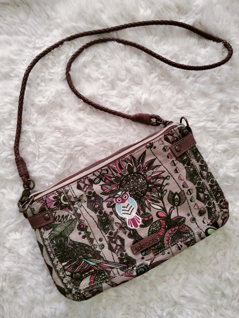 Auth Sakroots (Category: Cross-body Bags) located in Cebu City. Submitted by ecprelovedandmore (Listing ID 1459093433, Image 2). Description: 💯Auth Sakroots 2way Can be crossbody or kili bag Looks new..Clean With 3 compartment Fits folded umbrella & more NO ISSUE Lucky ng miner 😍 ‼️REDUCED PRICE/FIXED PRICE‼️ Cebu Gcash/Bpi Jrs door to door Lbc cop SF ONLY.