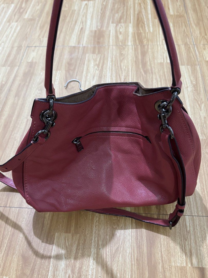 Authentic Coach Clarkson Hobo Bag (Category: Luxury Bags & Wallets) located in Badian. Submitted by choloknows (Listing ID 1459281012, Image 3). Description: Verygood 9/10 Sign of use Issue: see last picture 800 + sf.