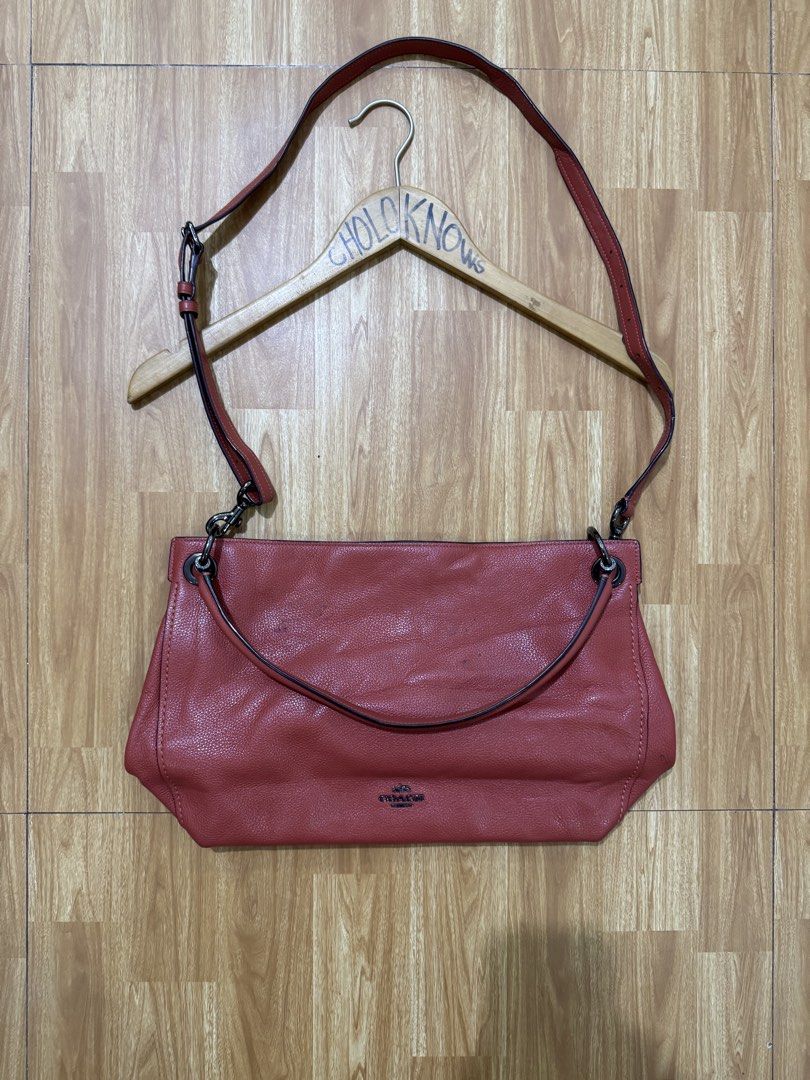 Authentic Coach Clarkson Hobo Bag (Category: Luxury Bags & Wallets) located in Badian. Submitted by choloknows (Listing ID 1459281012, Image 2). Description: Verygood 9/10 Sign of use Issue: see last picture 800 + sf.