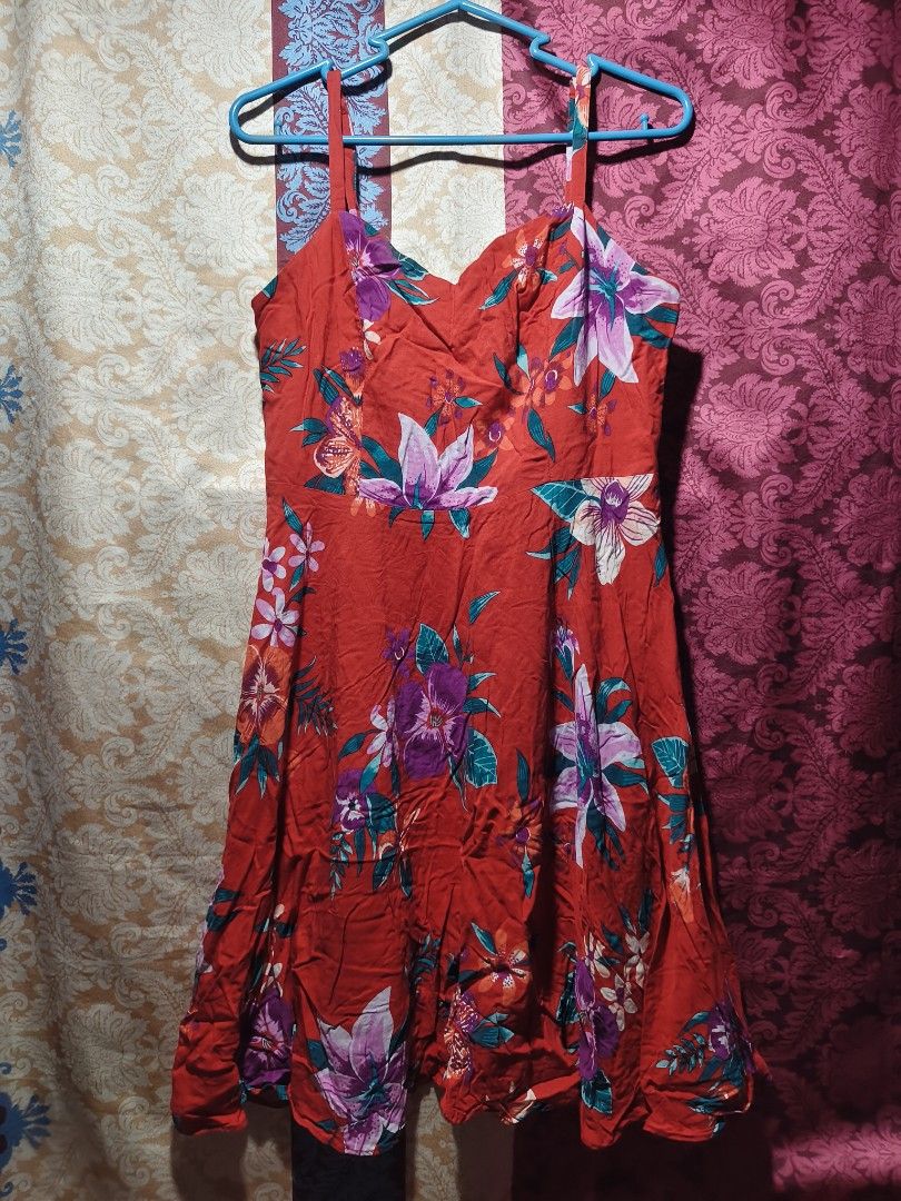 Authentic Old Navy Cami Floral Dress. (Category: Dresses) located in Bulacan. Submitted by prettyfindsby_j (Listing ID 1459130361, Image 1). Description: ✨ PRE-LOVED BUT LIKE NEW FROM CANADA ✨ 🔥 STEAL PRICE: ₱300 ONLY! 🔥 Authentic Old Navy Cami Floral Dress. Gently used but in absolute pristine, like-new condition with zero issues, zero flaws, and no signs of wear. Features a beautiful tropical red floral pattern with purple accents, adjustable