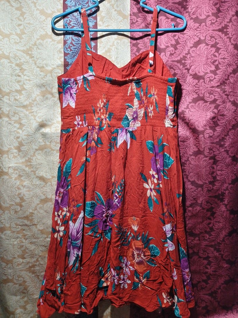Authentic Old Navy Cami Floral Dress. (Category: Dresses) located in Bulacan. Submitted by prettyfindsby_j (Listing ID 1459130361, Image 2). Description: ✨ PRE-LOVED BUT LIKE NEW FROM CANADA ✨ 🔥 STEAL PRICE: ₱300 ONLY! 🔥 Authentic Old Navy Cami Floral Dress. Gently used but in absolute pristine, like-new condition with zero issues, zero flaws, and no signs of wear. Features a beautiful tropical red floral pattern with purple accents, adjustable